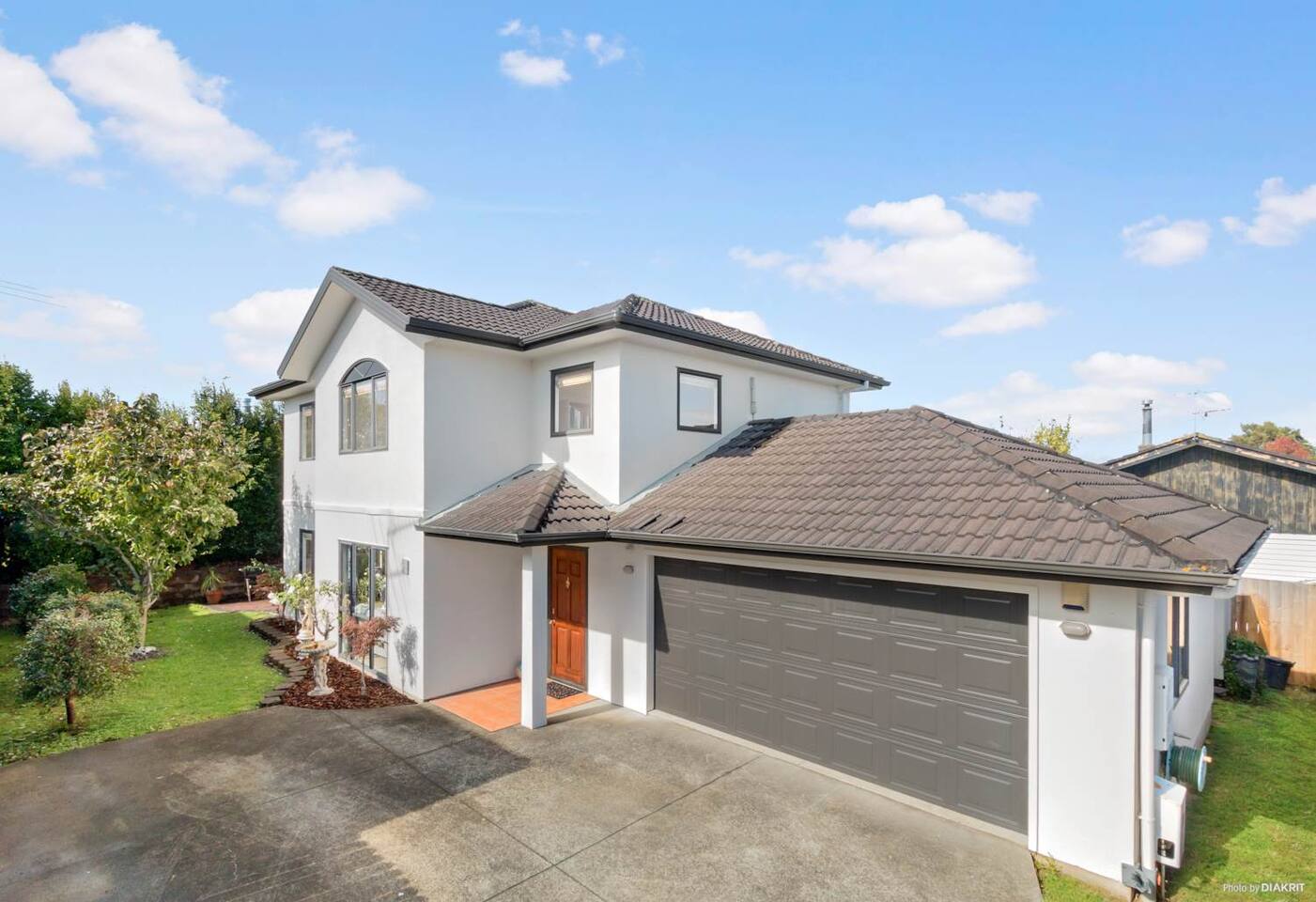 Stylish Coastal Living Near Auckland City & Malls