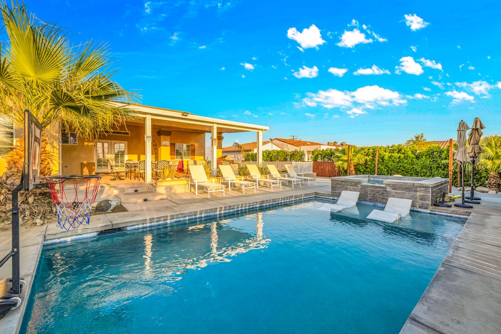 The Palms - Pool, Spa, BBQ, Games, Mountain Views