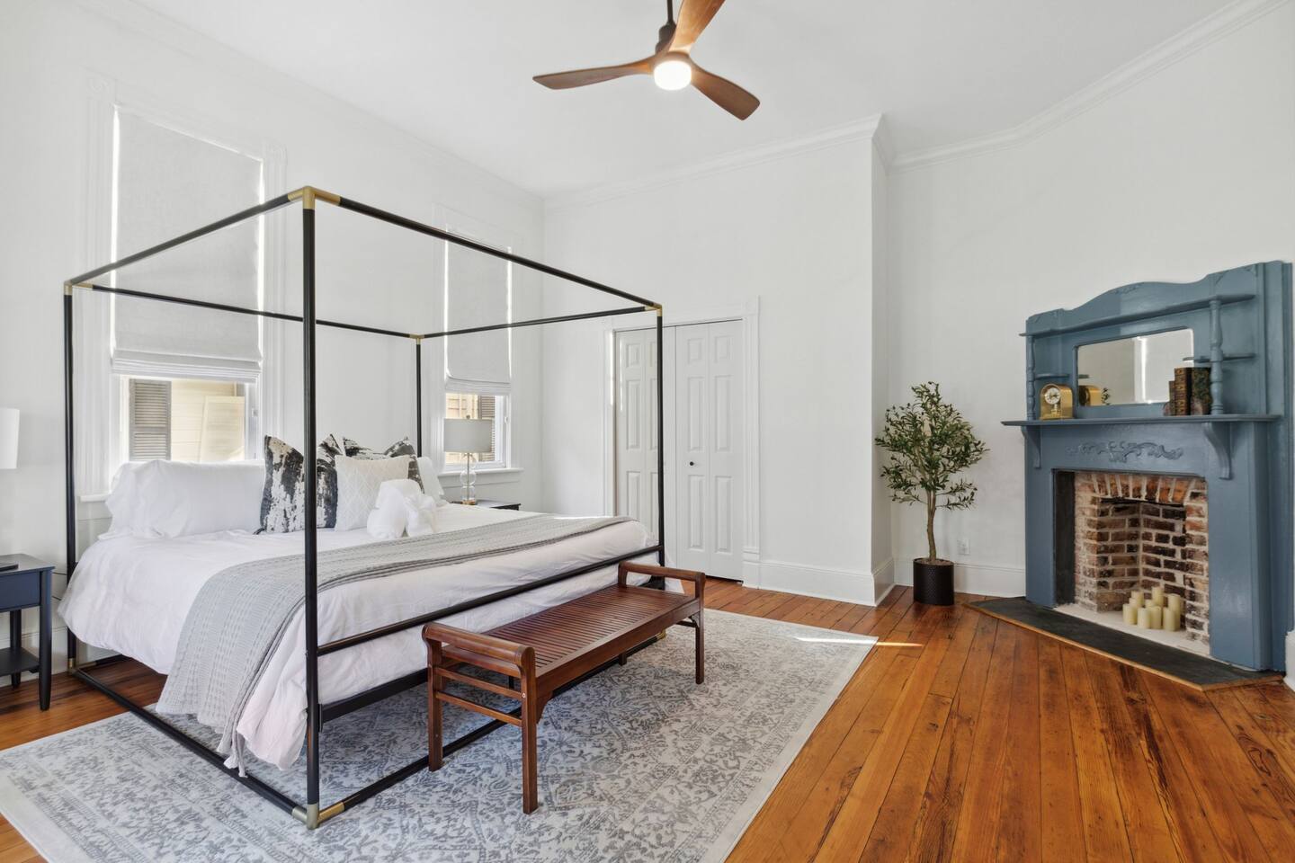 Centrally Located, Historic 2bd/2ba Downtown Condo