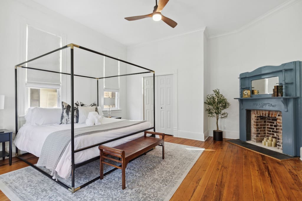 Centrally Located, Historic 2bd/2ba Downtown Condo