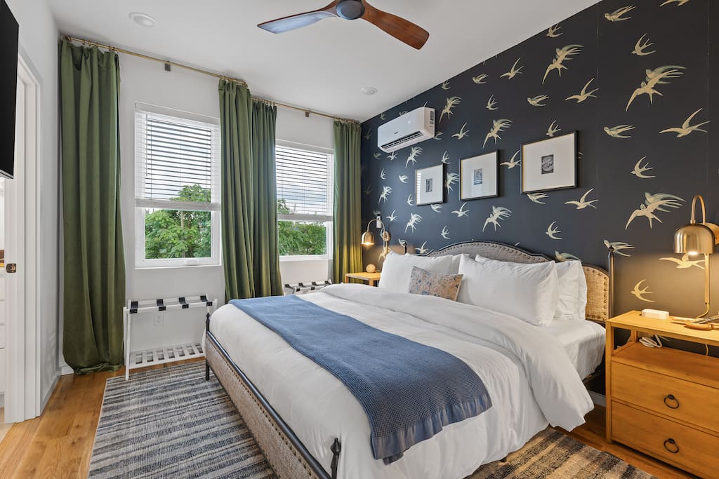 Close to Downtown & St. Elmo • Arcade Machines