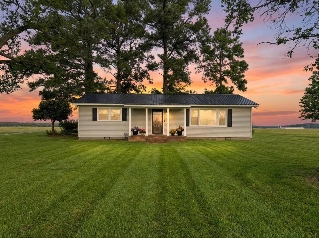 Pa's House Country Getaway on 350 acres