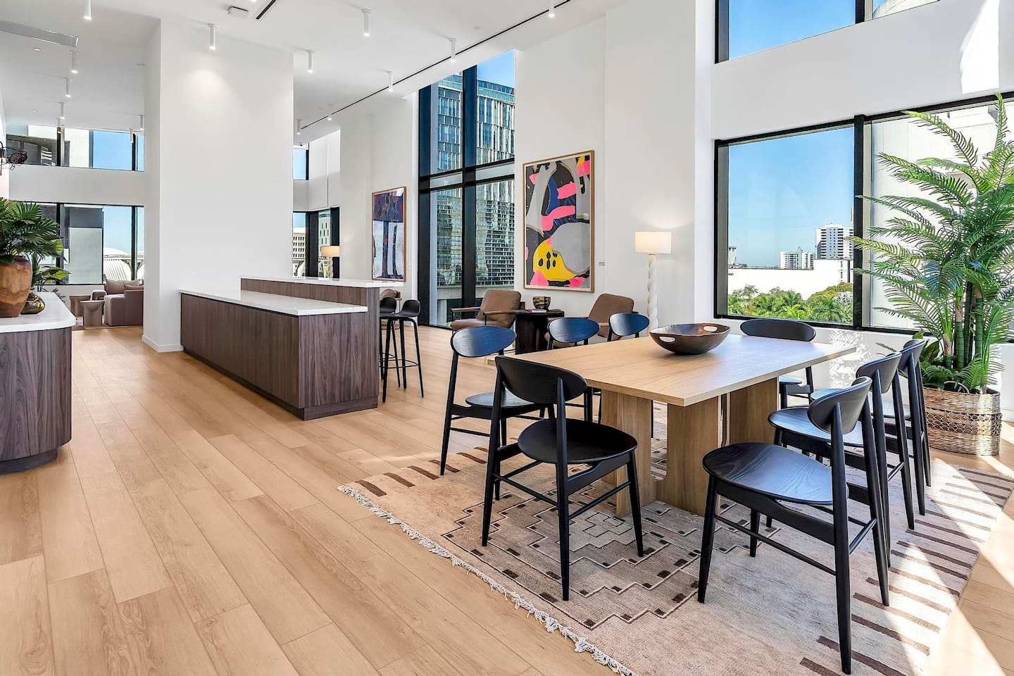 District 225 New Modern Living Close to Bayside