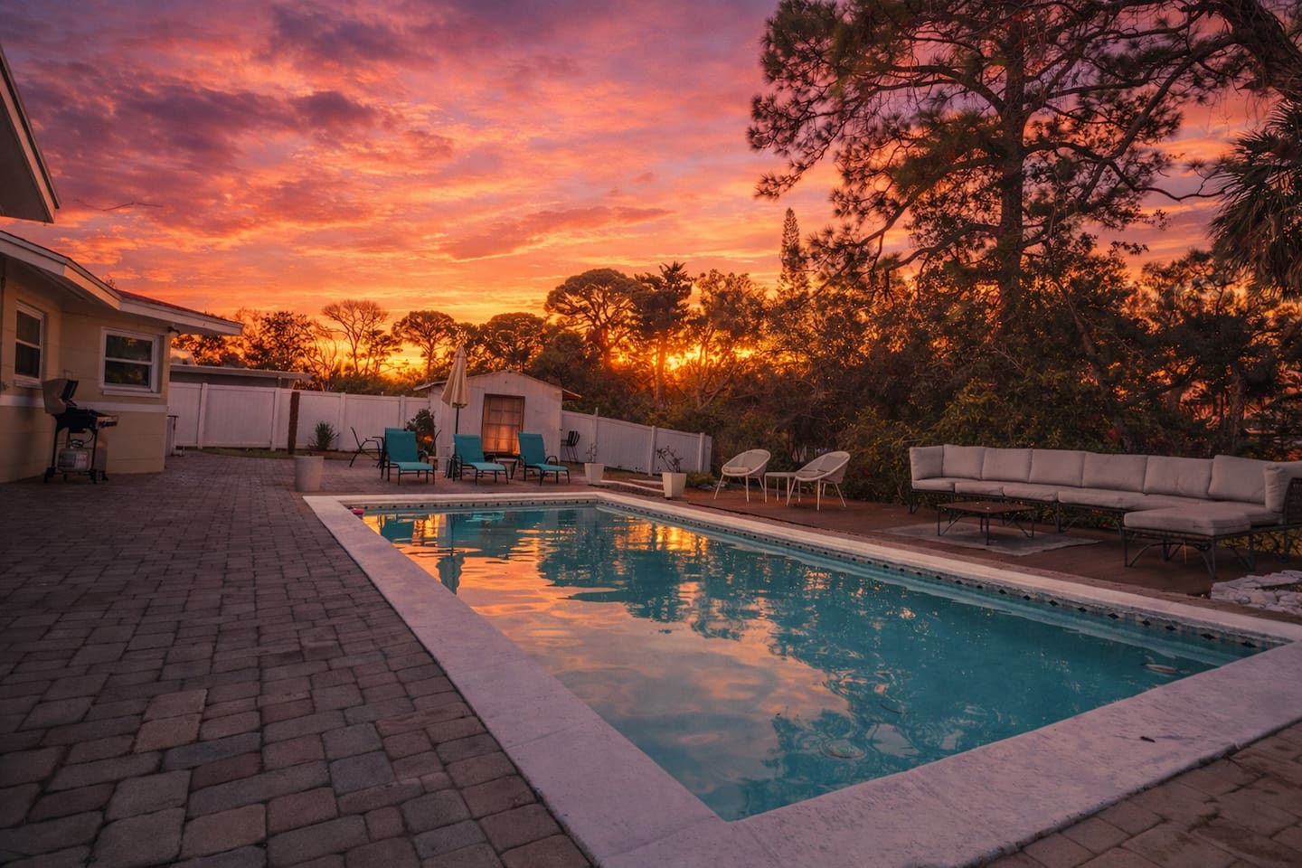 Gulfport Getaway | Beach, Downtown, Shops nearby