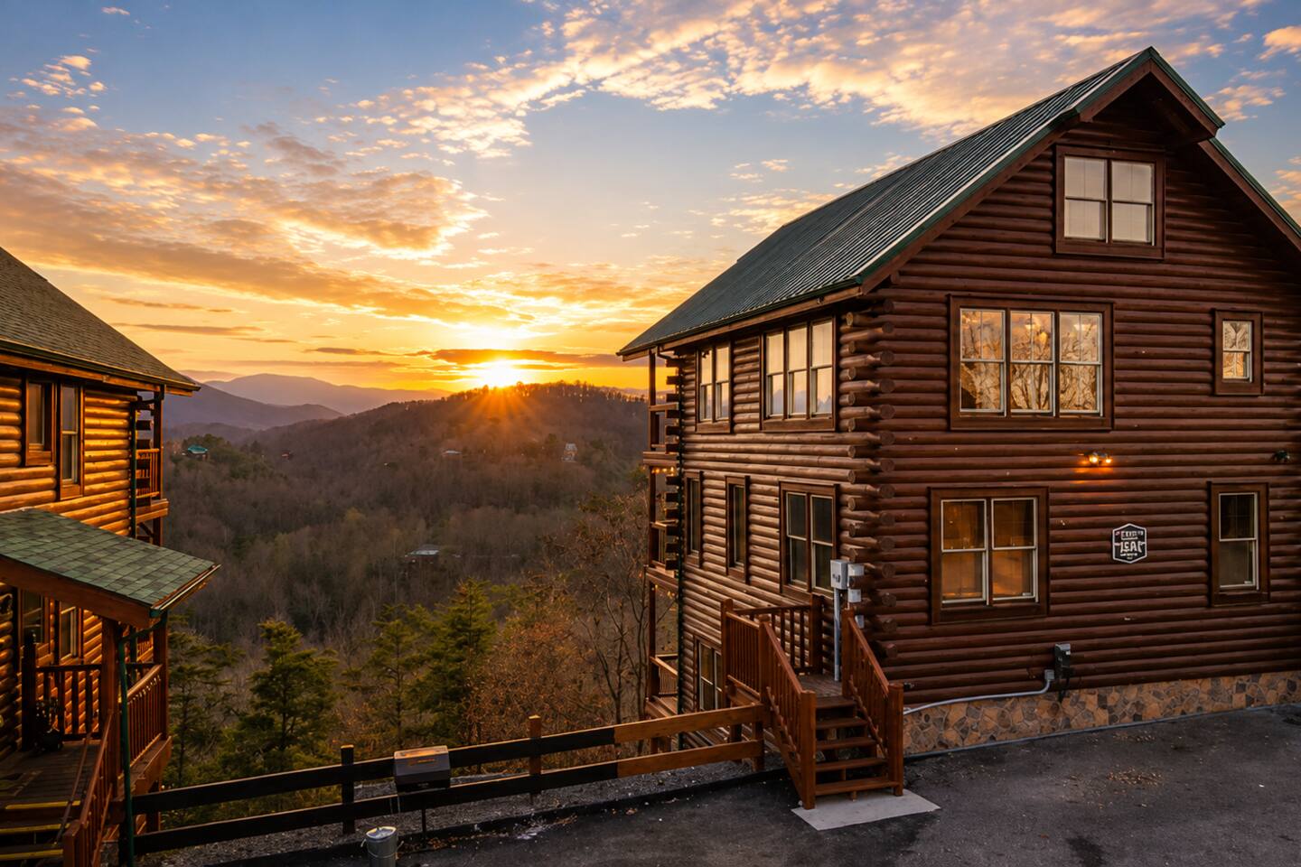 3 Level Mountain View! Game Rm, Hot Tub, Central!