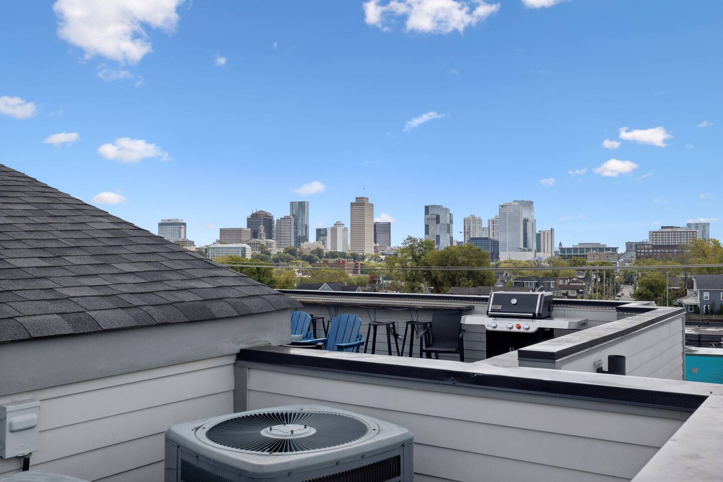 11 Beds | Rooftop City Views | Minutes to Downtown