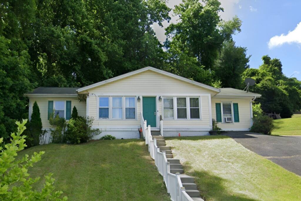 Mariama House - Private Queen Room Near PG College