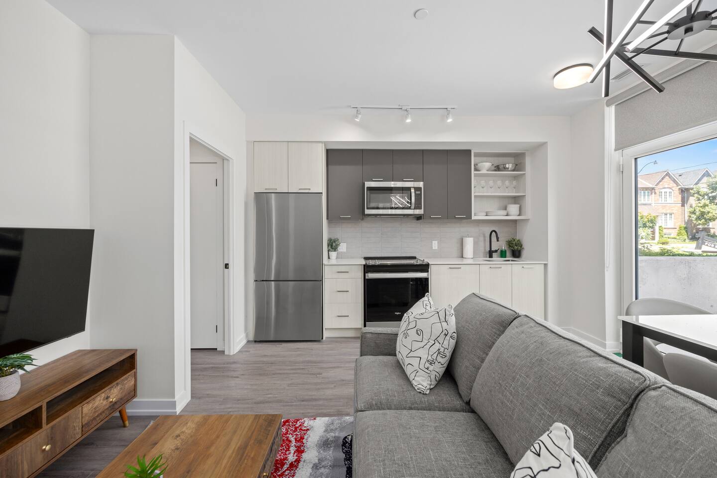 Stylish 3BR Townhome w/ Parking