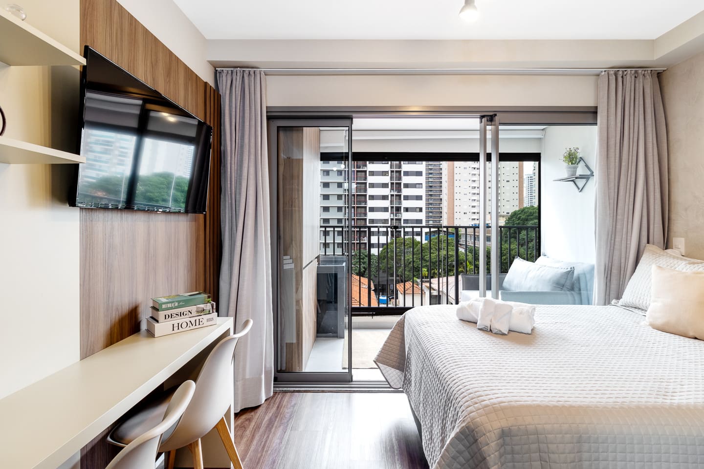 BSR Trendy Studio Next to Allianz Park w/ Pool