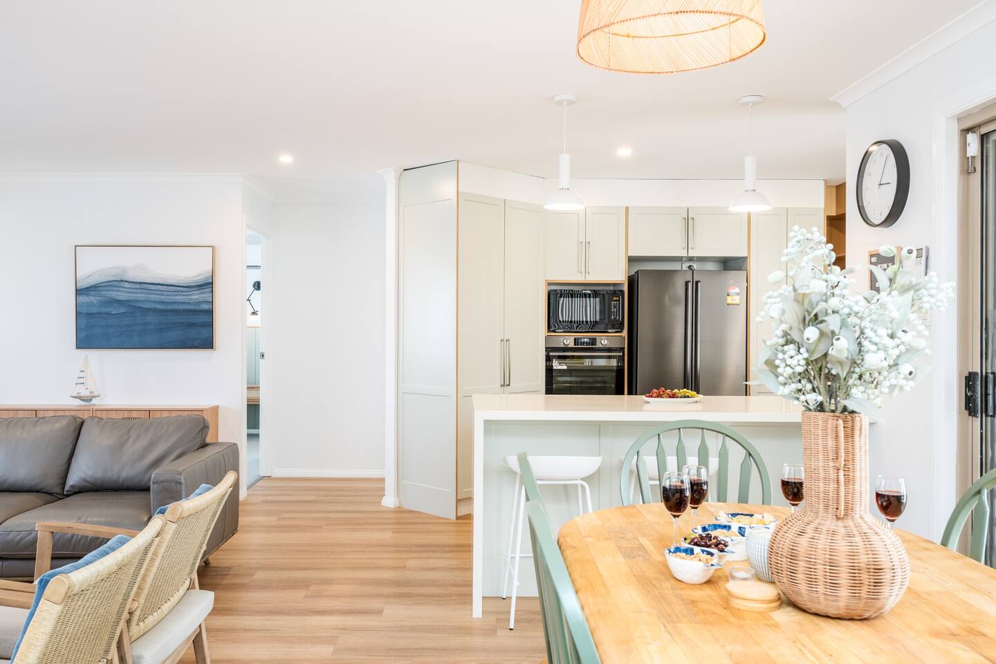 HB 2 Stylish 3BR Coastal Pool House @ FraserCoast