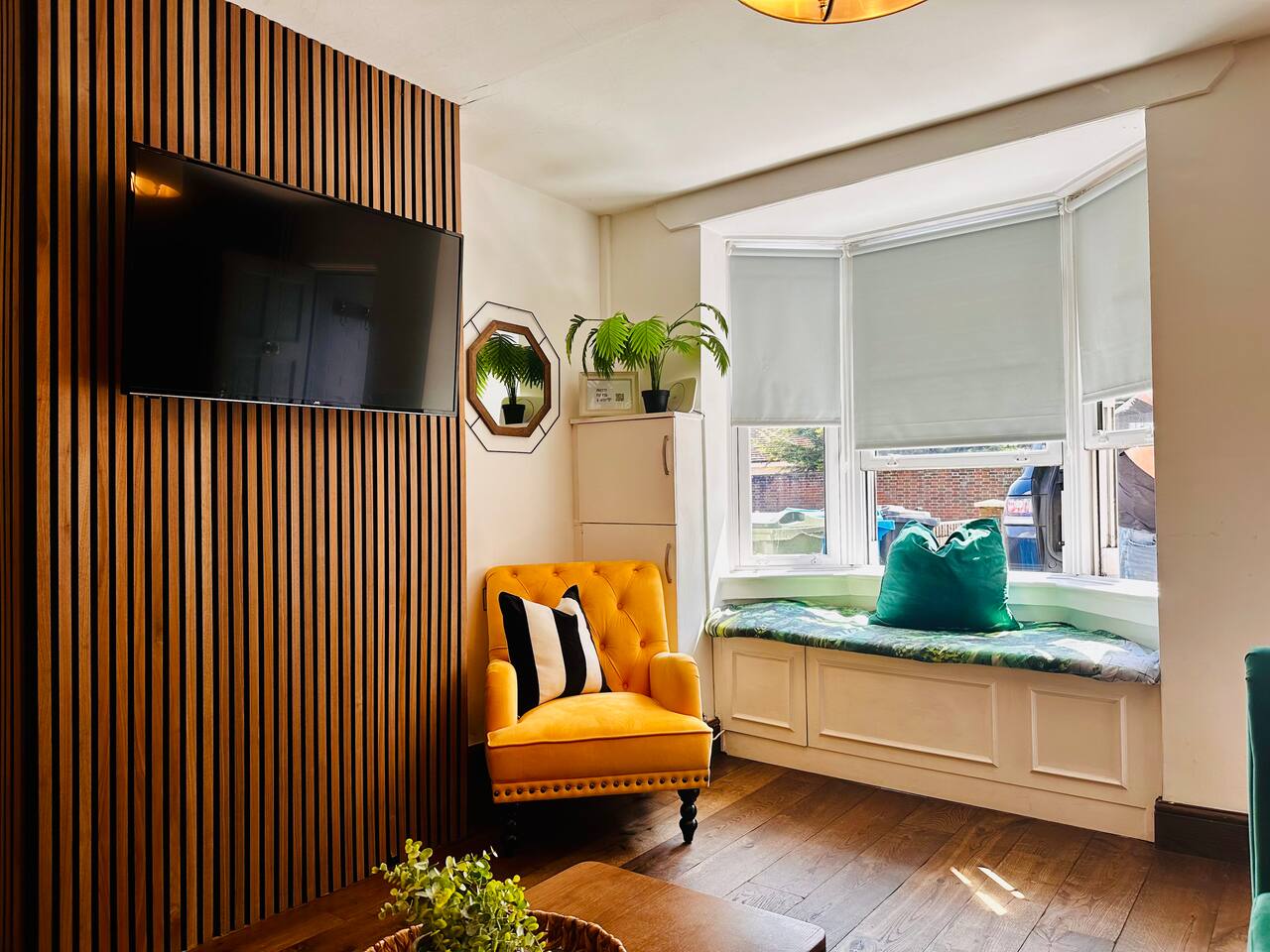 Royal Retreat & LEGO Lodge with free parking!