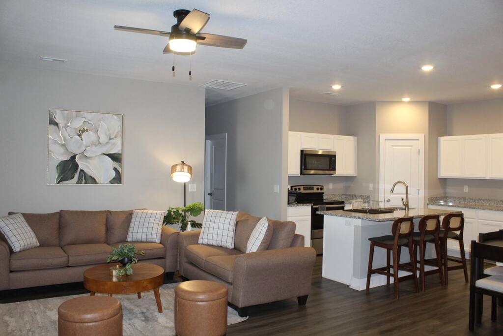 Close Drive to Wichita Hoops | Garage + W&D