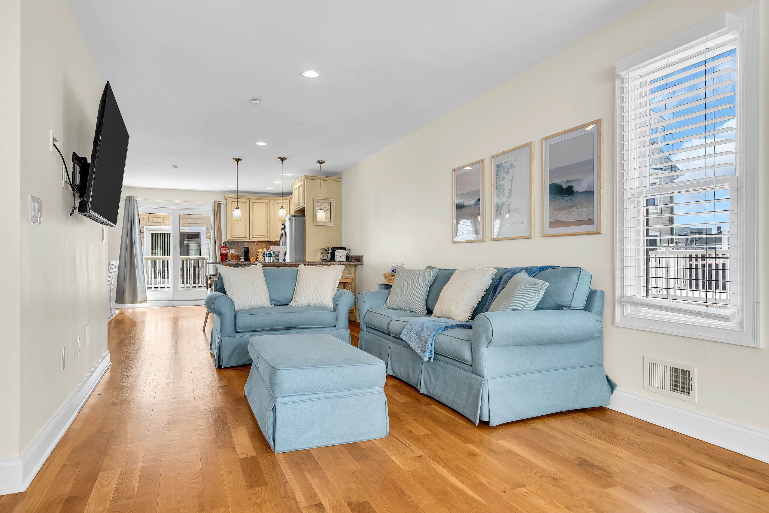 21 Blaine Ave #22