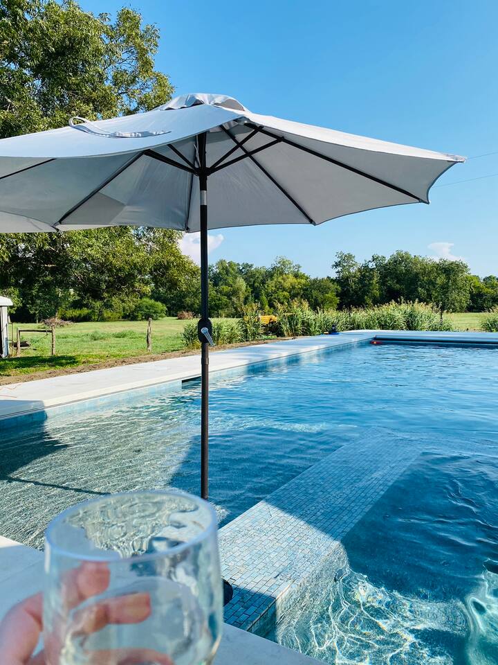 Lux Country Escape w/Pool|Min to Dowtown Brenham