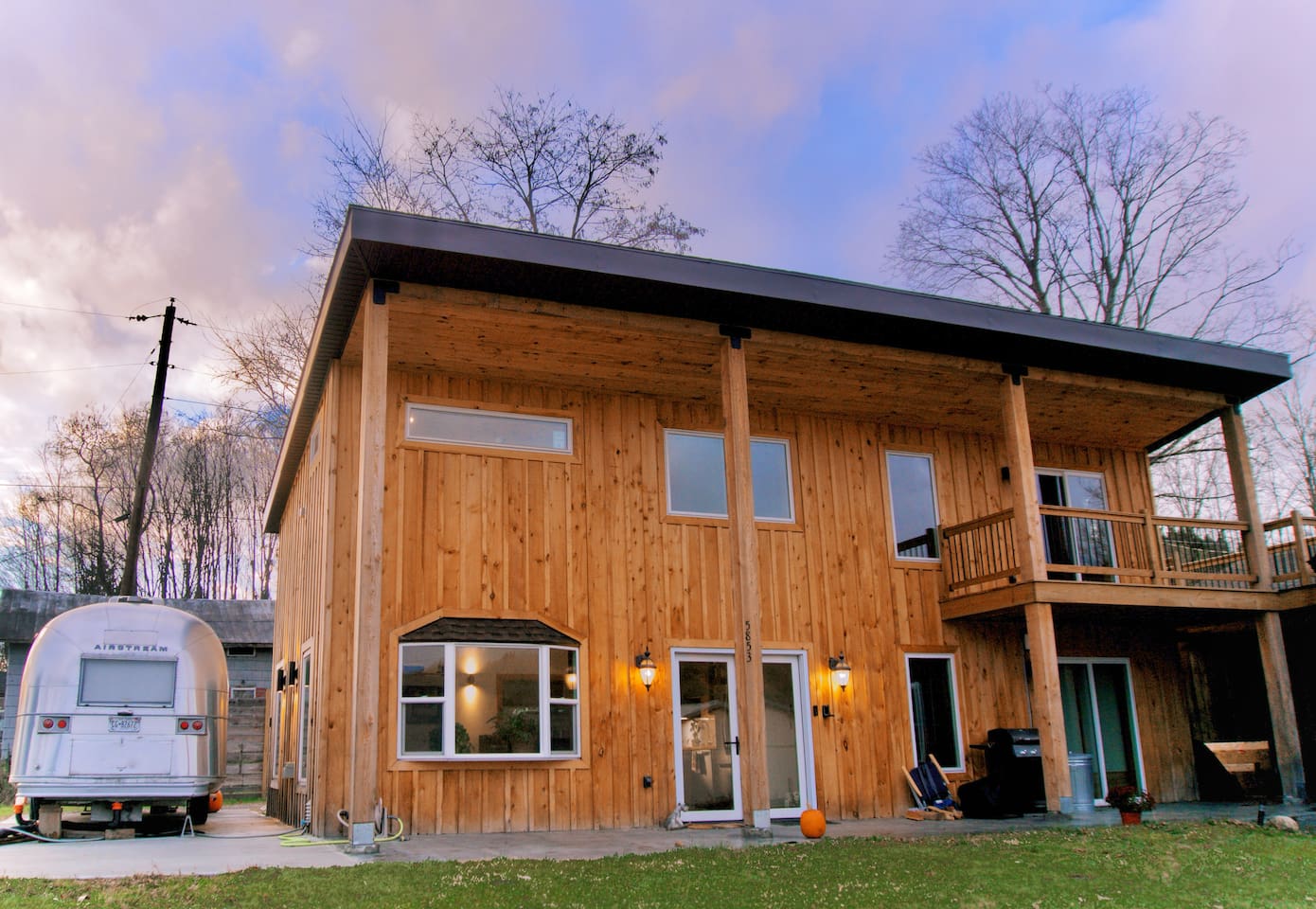 Secluded Private Retreat with Cabin & Vintage Airstream