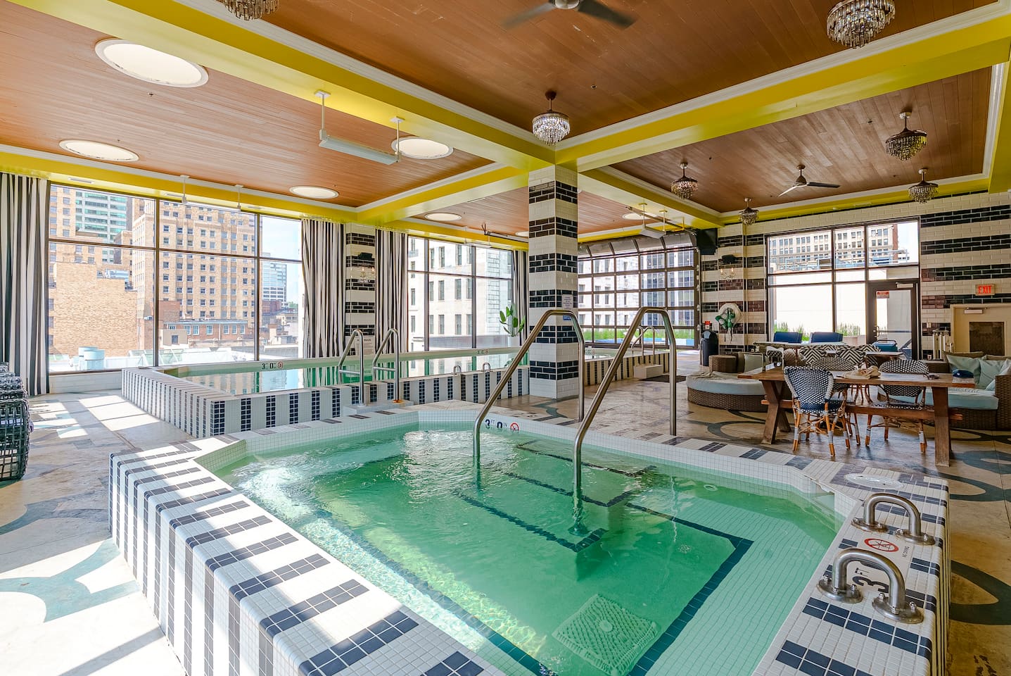 Modern 1BR Retreat in the Heart of Downtown Cin!