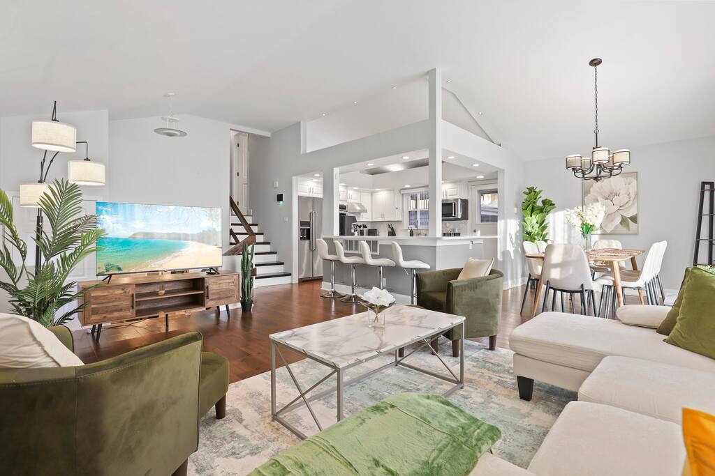 Comfy Cove: 3BR-2BT *NEW* w/ 2 Living Rooms