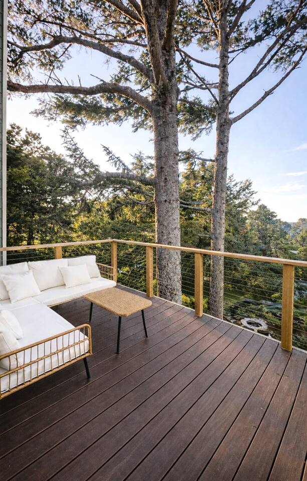 A-frame retreat w/ easy beach access, ocean views