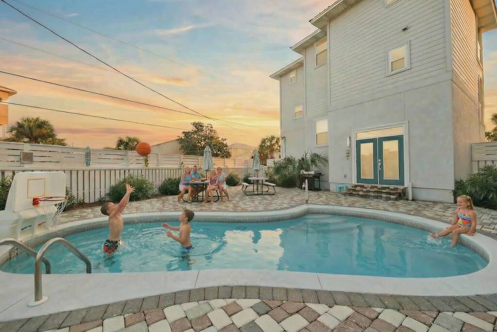 Private Heated Pool! Steps To The Beach!