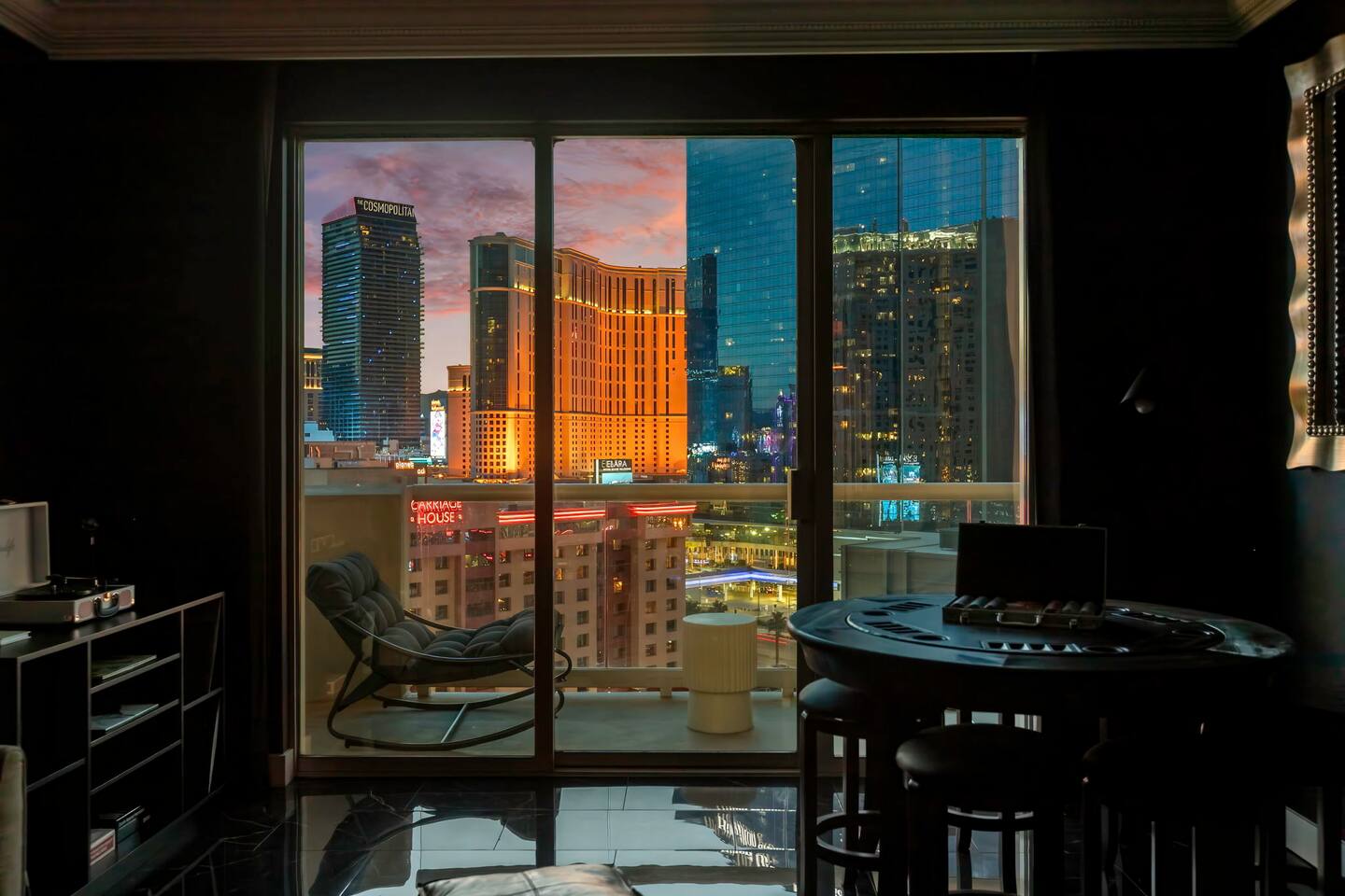 Lucky You! Double Balcony on Las Vegas Strip!
