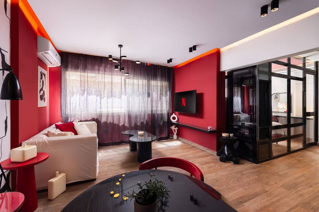 Modern Designer Apartment Close to Airport