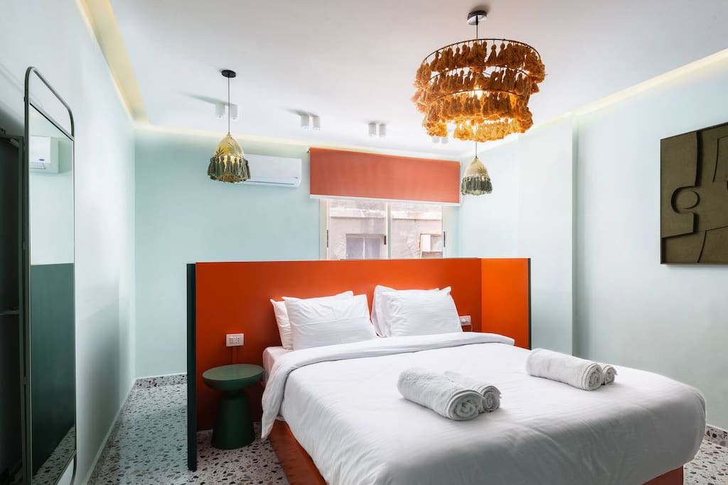 Chic Artist Apartment 5 Minutes to Airport