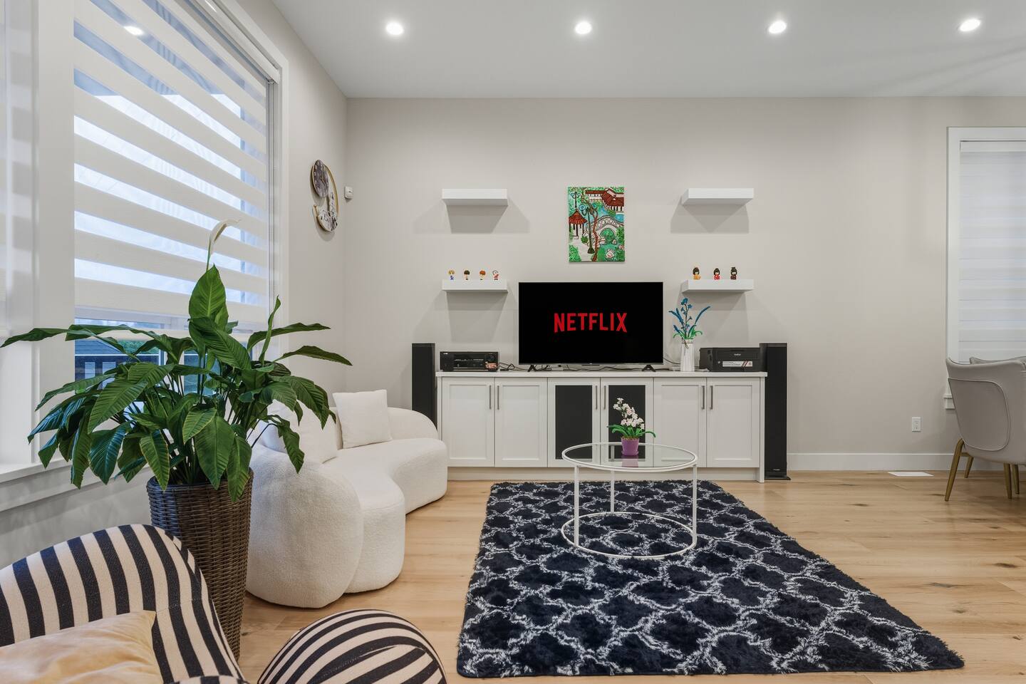 Modern 3BR 3.5BA Family Home in South Surrey