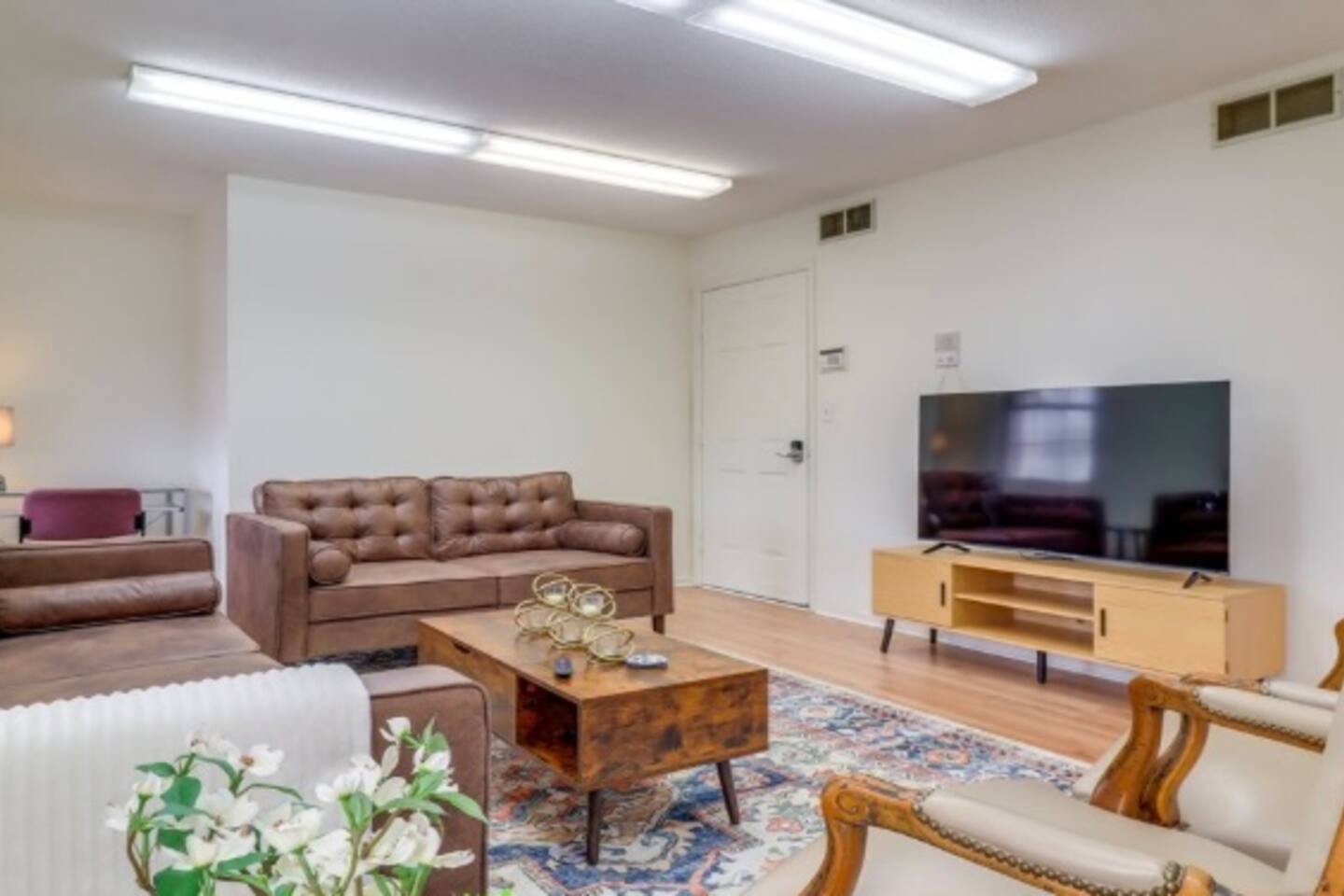 Modern 2BR Suite 202: Toledo & Sylvania Gateway
