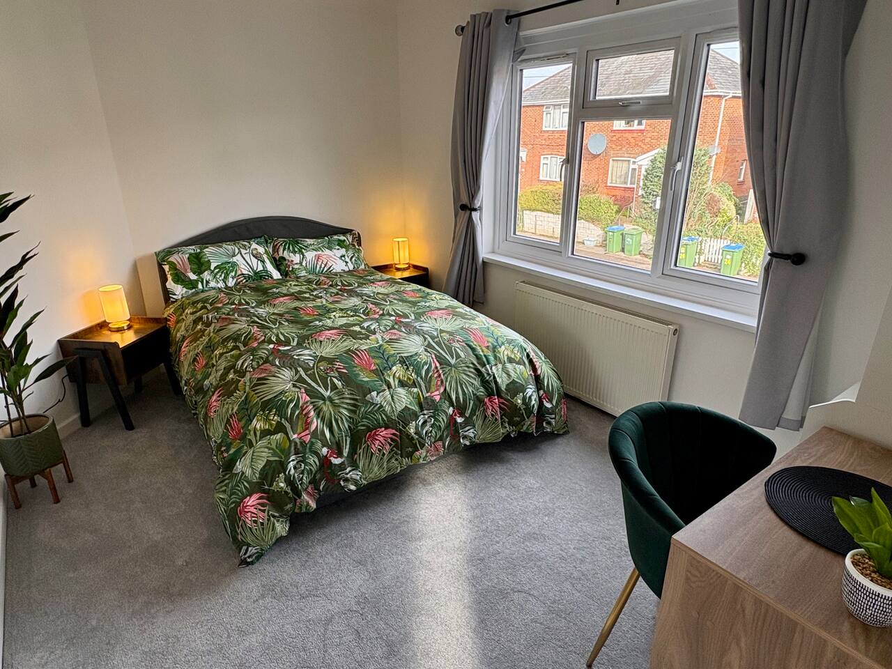 Upper Hideaway: 2 Bed Flat Near University