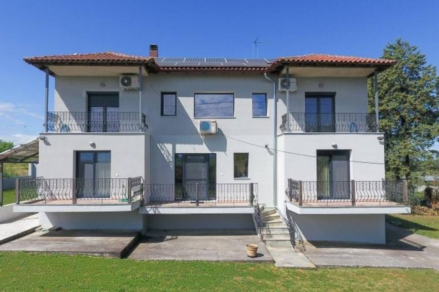 Countryside villa in private 2,400 sqm estate