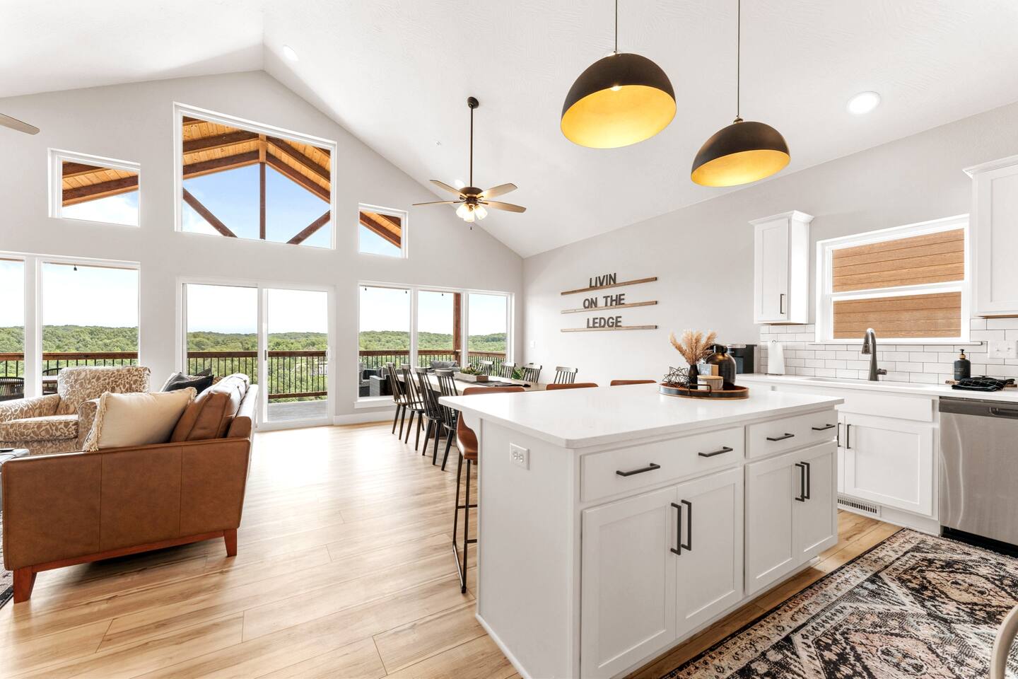 Panoramic Lake&Mtn View, Private HotTub & Firepit!