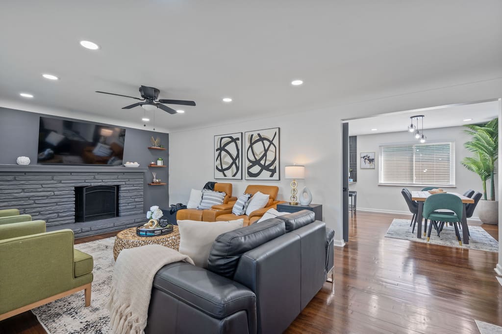 Luxury 5BR Cincinnati Home + Gym