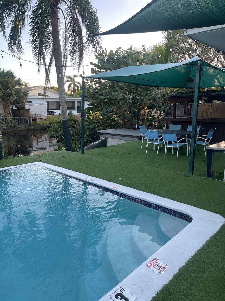 Miami Bedspace Hostel Bed With Pool Lounge 2D