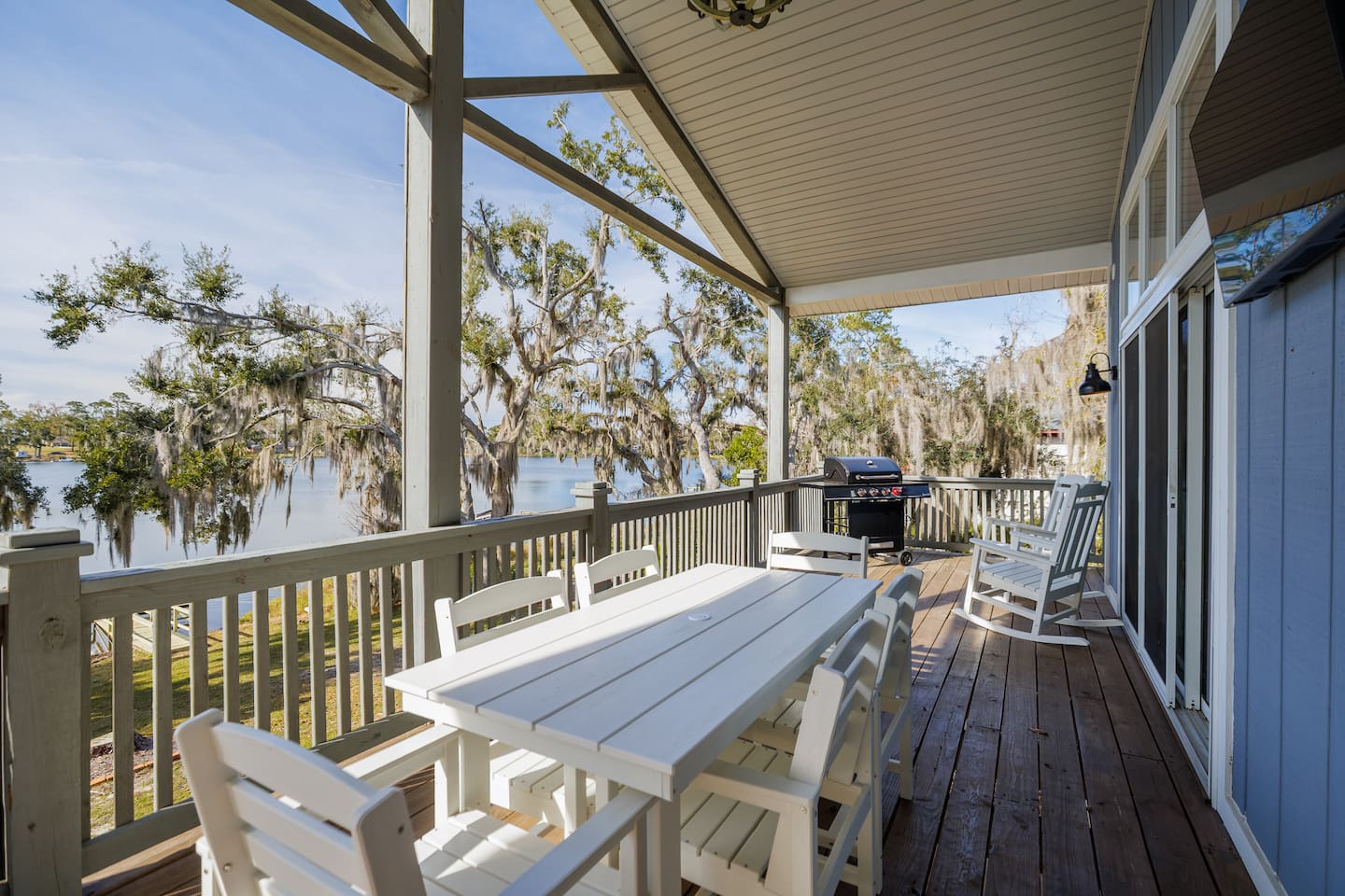 Lake House | Dock, Kayaks, Fishing, Porch & 5 TVs