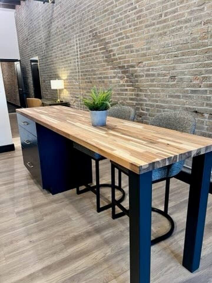 Brick & Bed - Riverfront Loft - Arch, Conventions