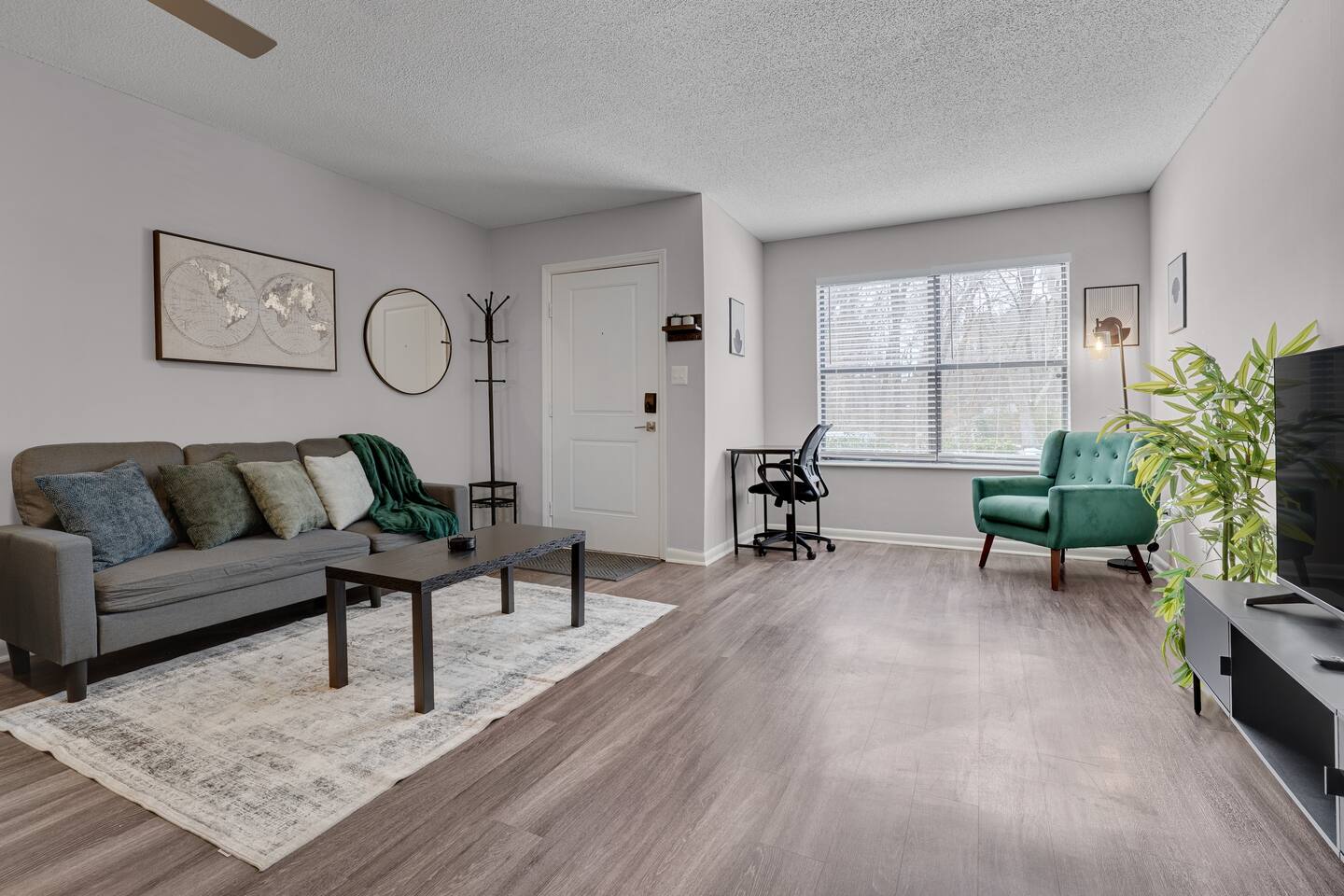Stylish & Central | Work-Ready & Cozy|Fast WiFi - Apartment