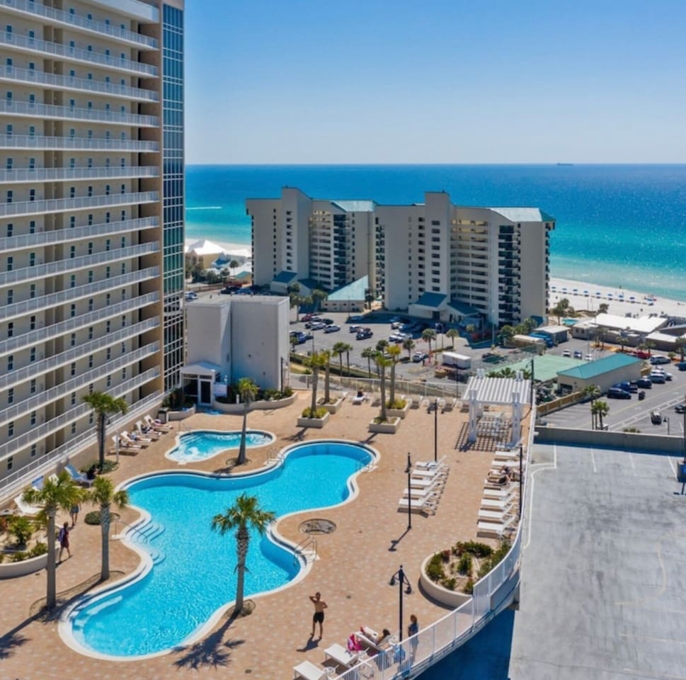 Paradise at the beach. Sleeps 6