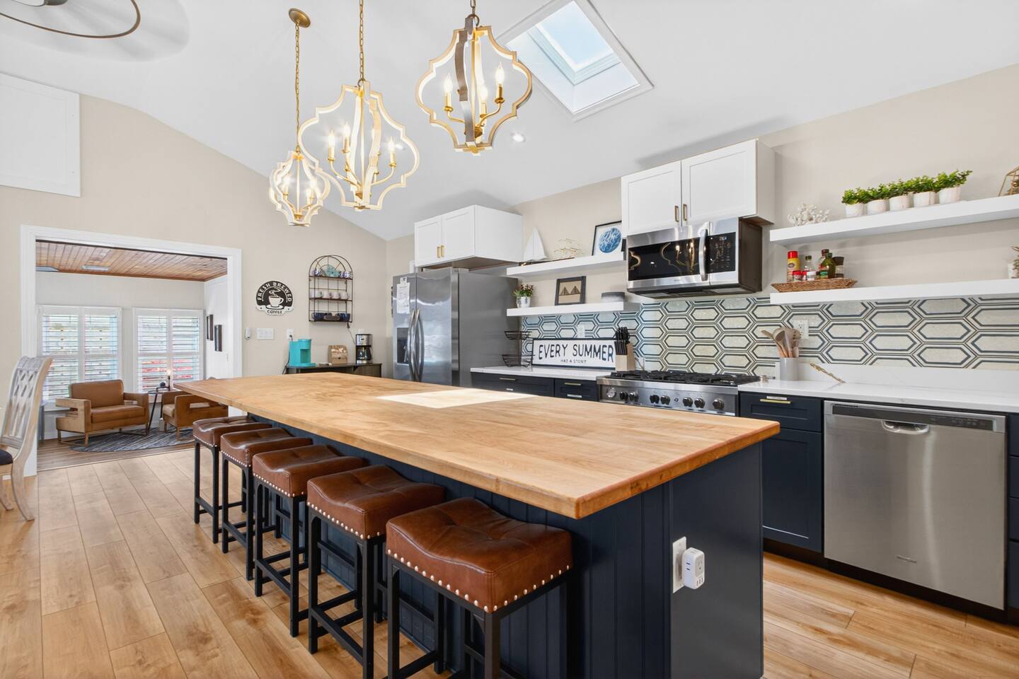 Salty Souls Retreat | 5BR + Fire Pit + Yard
