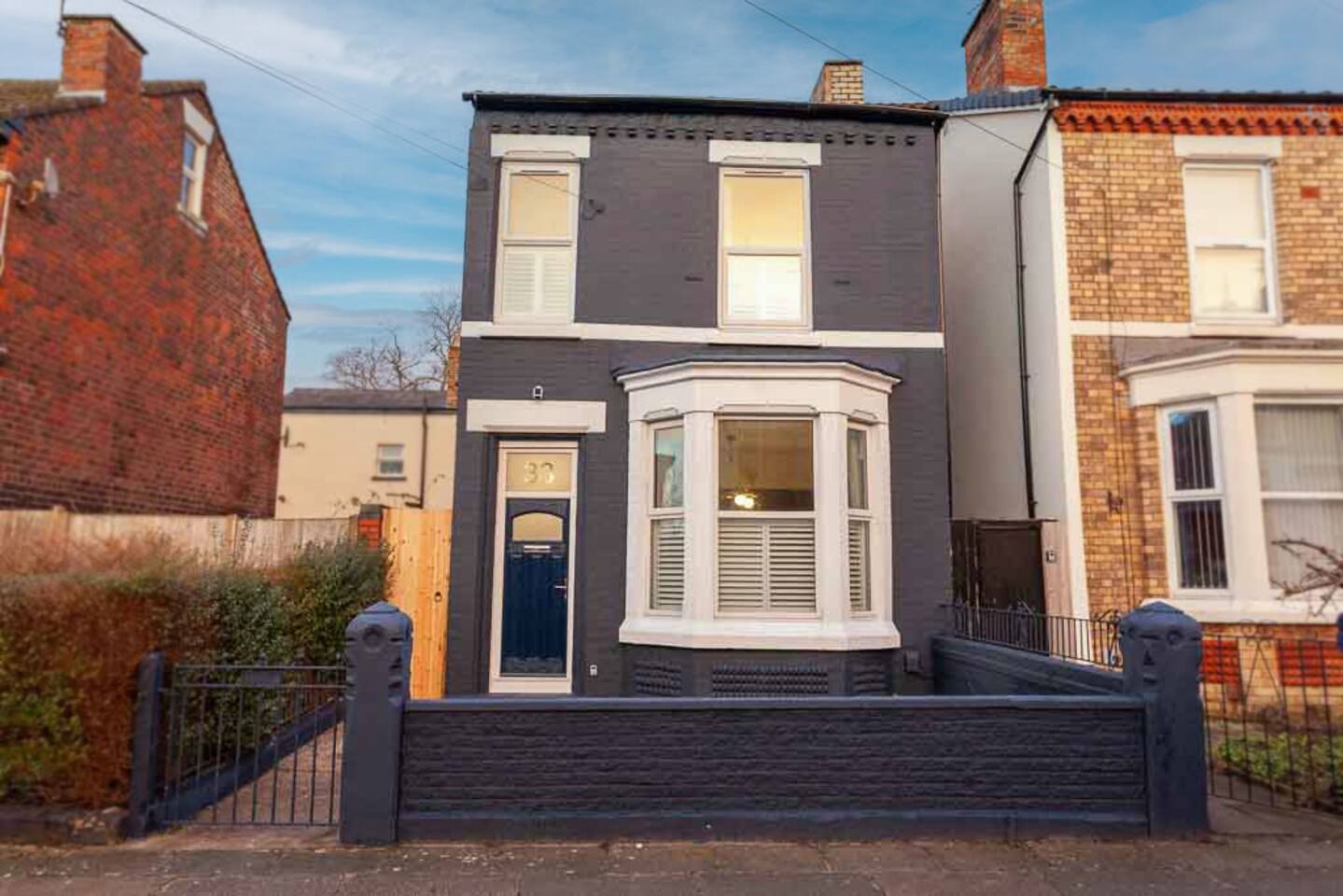 #104 Luxury 4 bed beautiful house - Near Royal Albert Dock Liverpool - Sleeps 9 - " Perfect for Contractors and Families - Free street Parking"