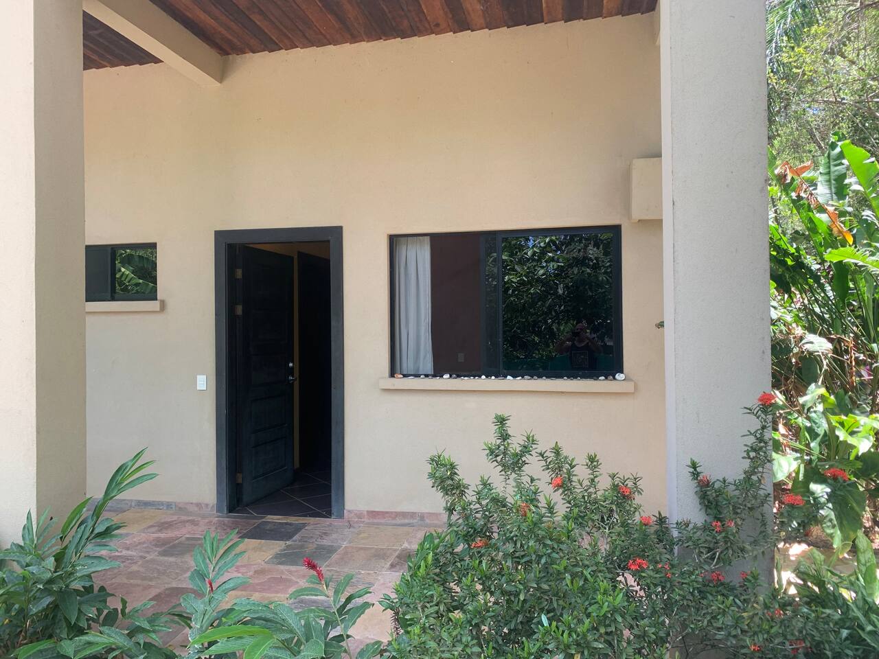 Private Poolside Guest Suite - AC, Mini Fridge