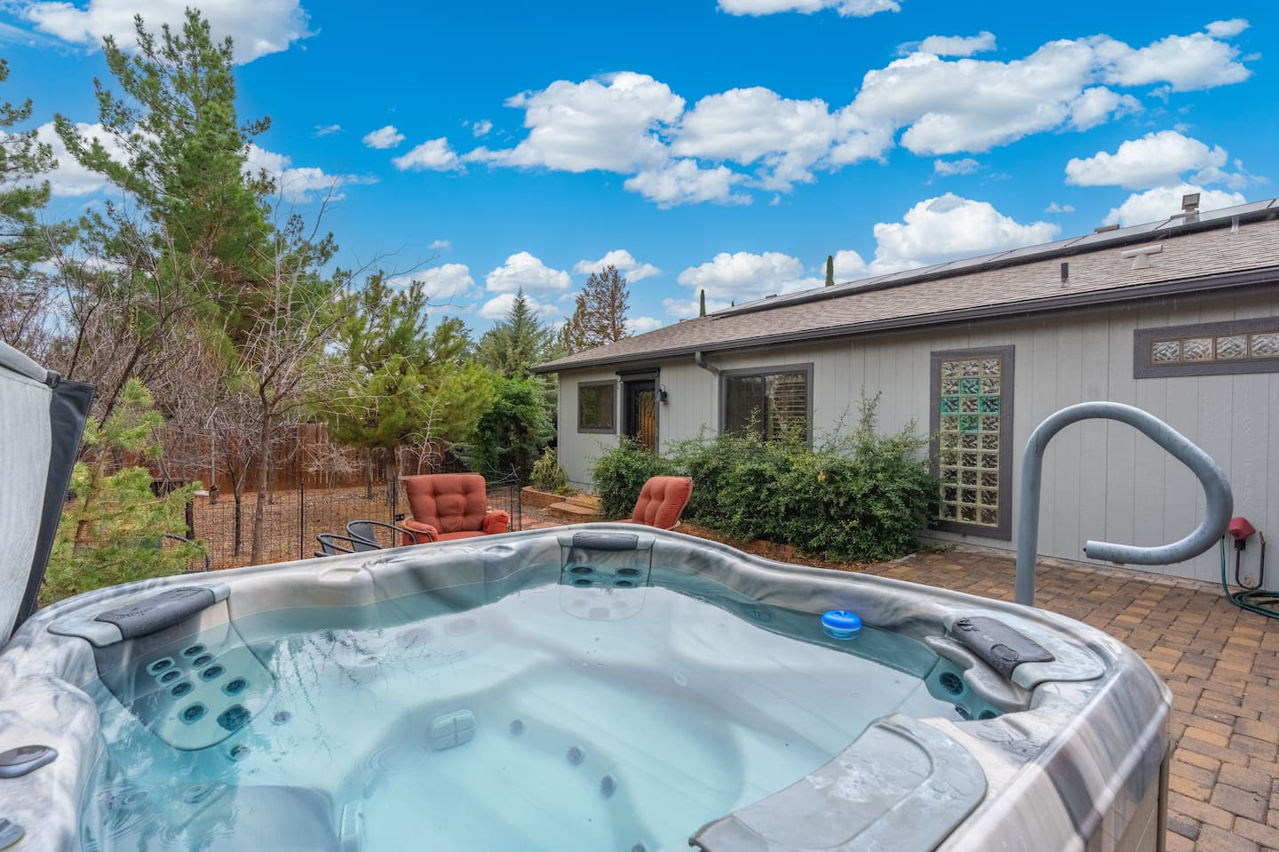 Modern Cowboy Retreat | Hot Tub | Saloon | Pets