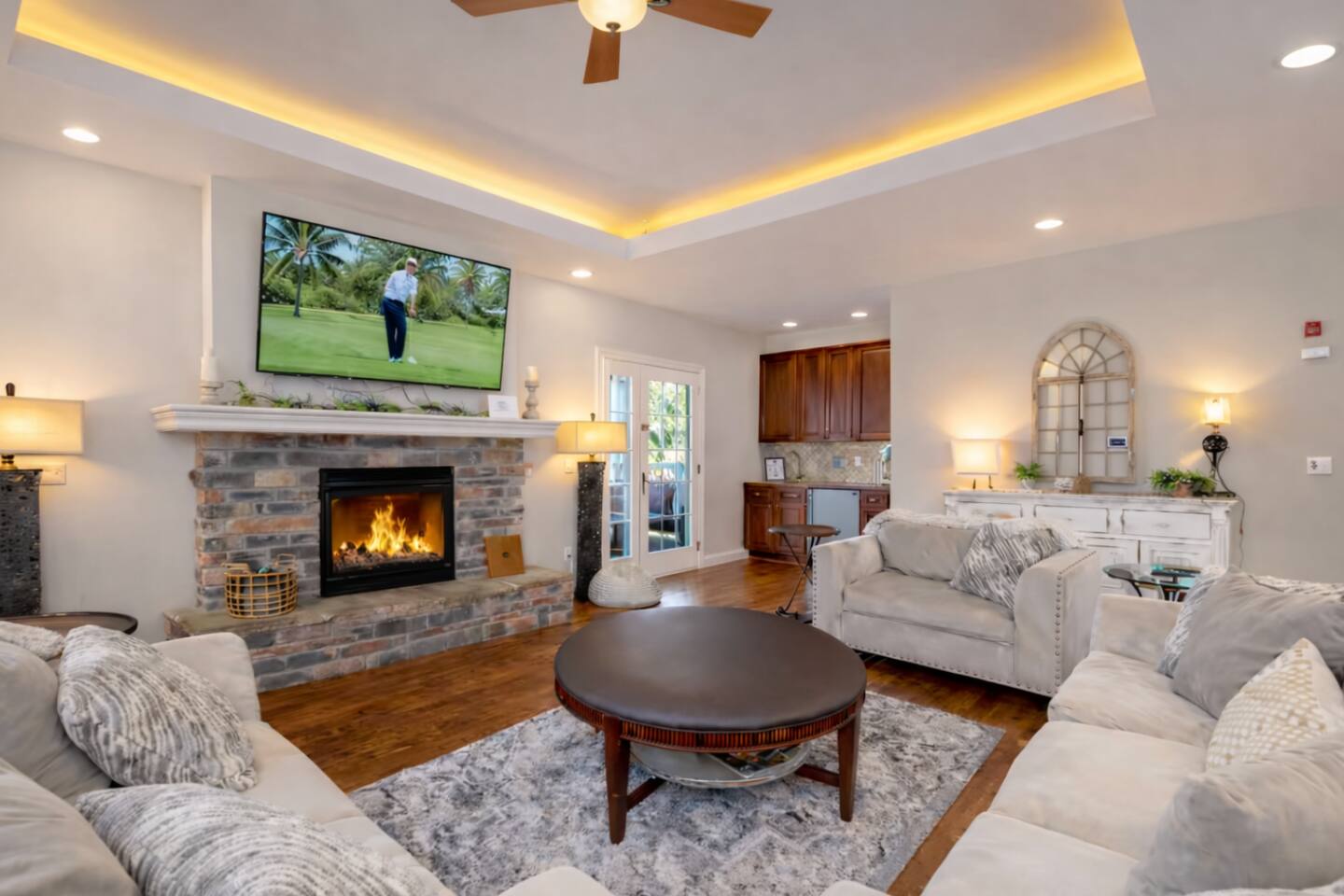 Prime location, golf, pool, bedrooms with en-suite