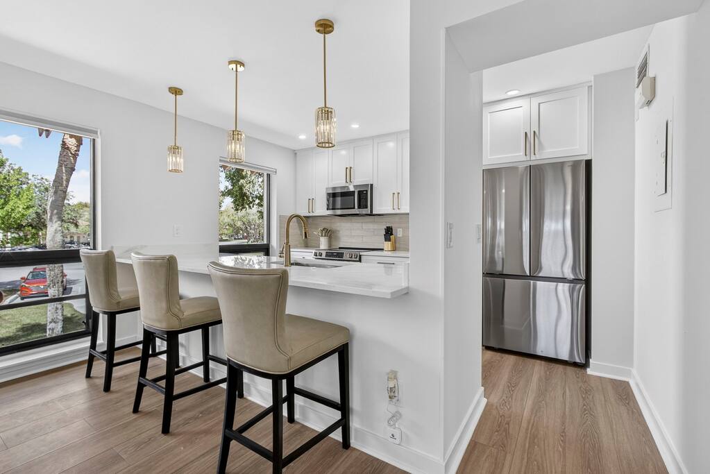 Modern Remodeled Condo PGA Golf Course WOW Views