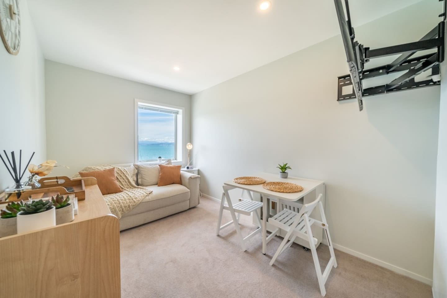 Oriental Bay Waterfront - Private Upper Suite