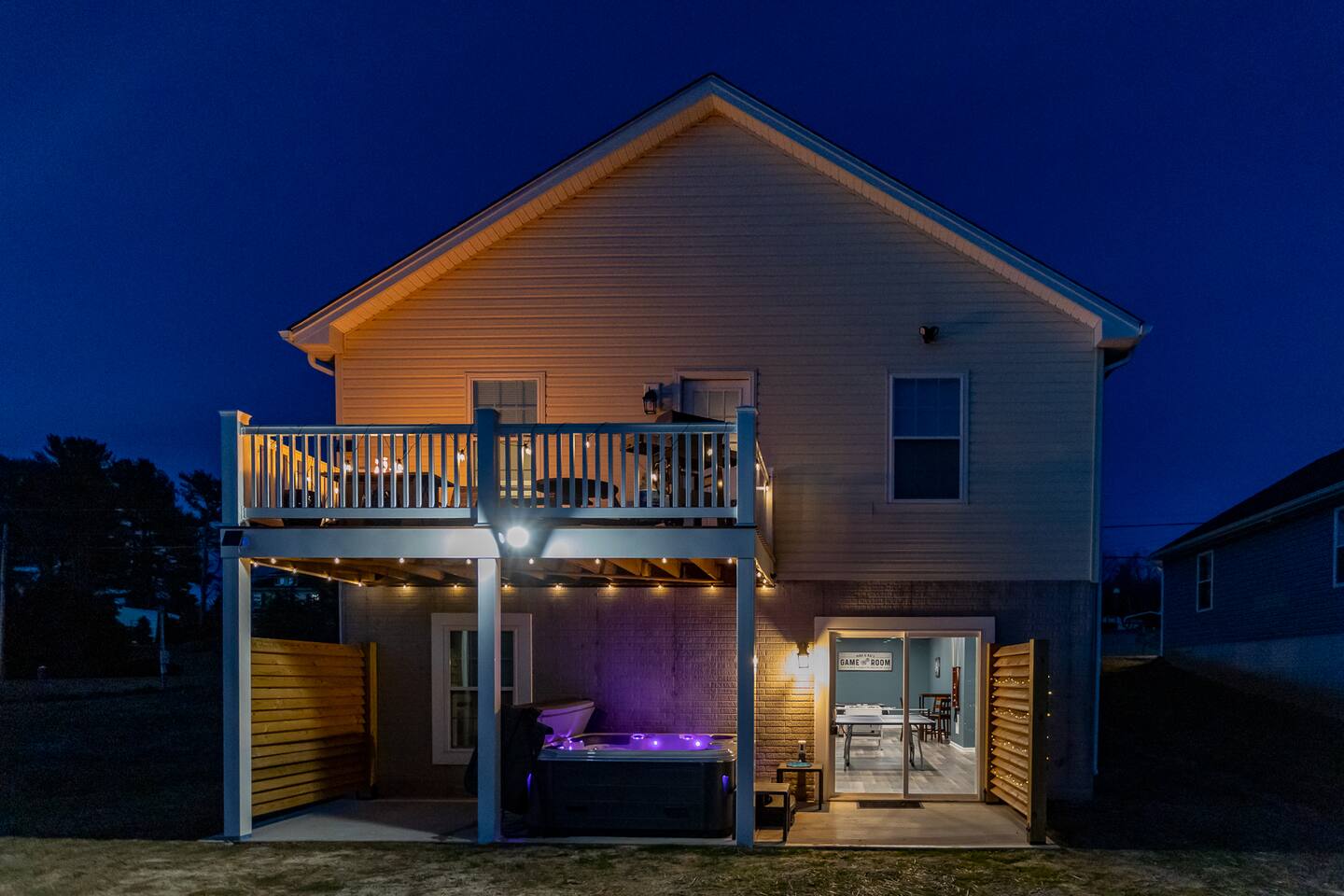 Epic ~ Ski, Game Room, Hot tub, BBQ, Firepit ~