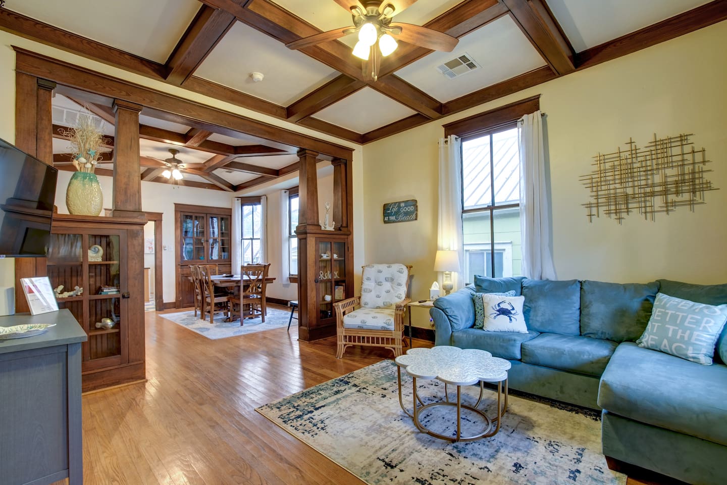 Walk to Beach•2 King Beds•Dog-Friendly Bungalow