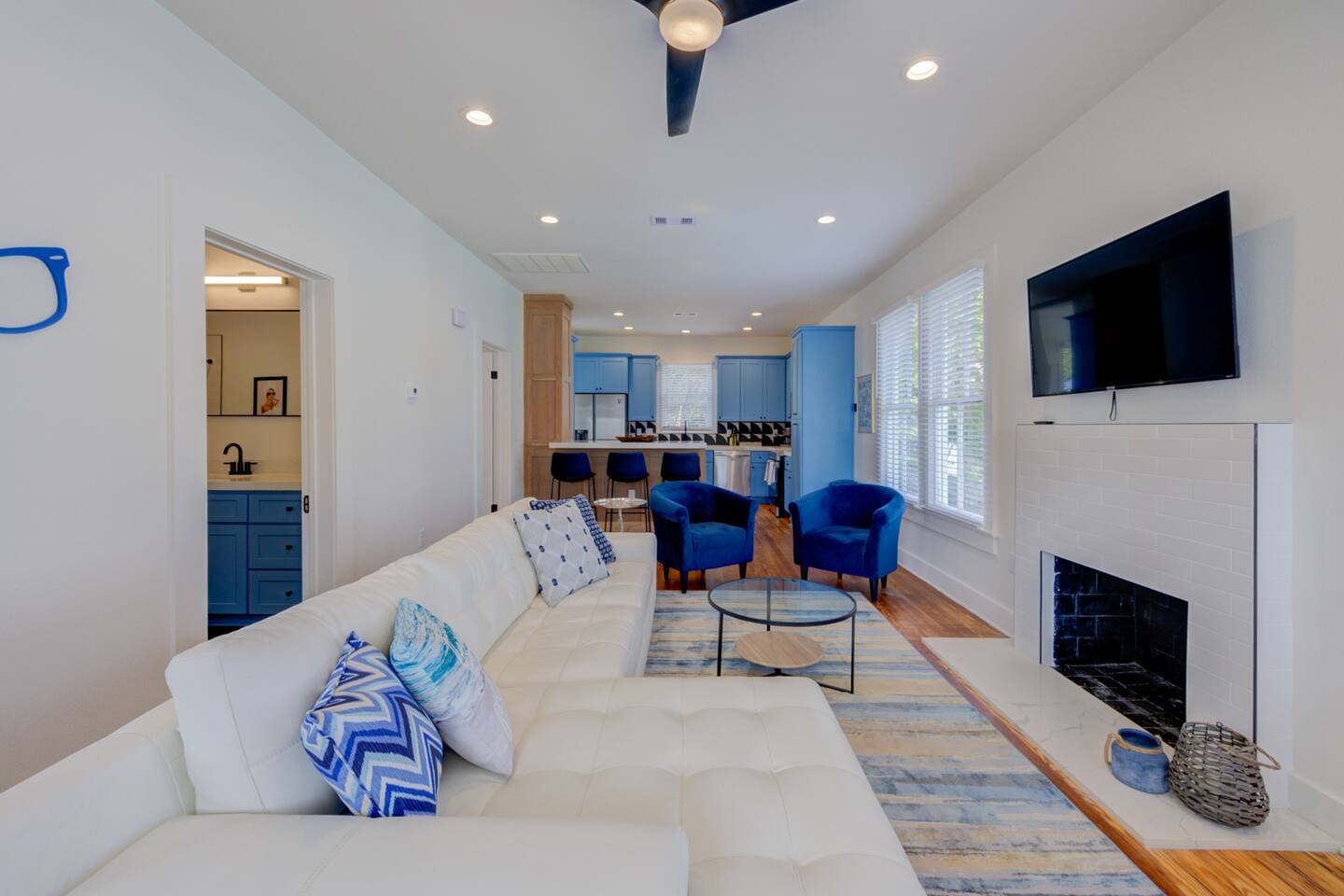 ✬ Shades of Blue ✬ - King beds ♛ on East End