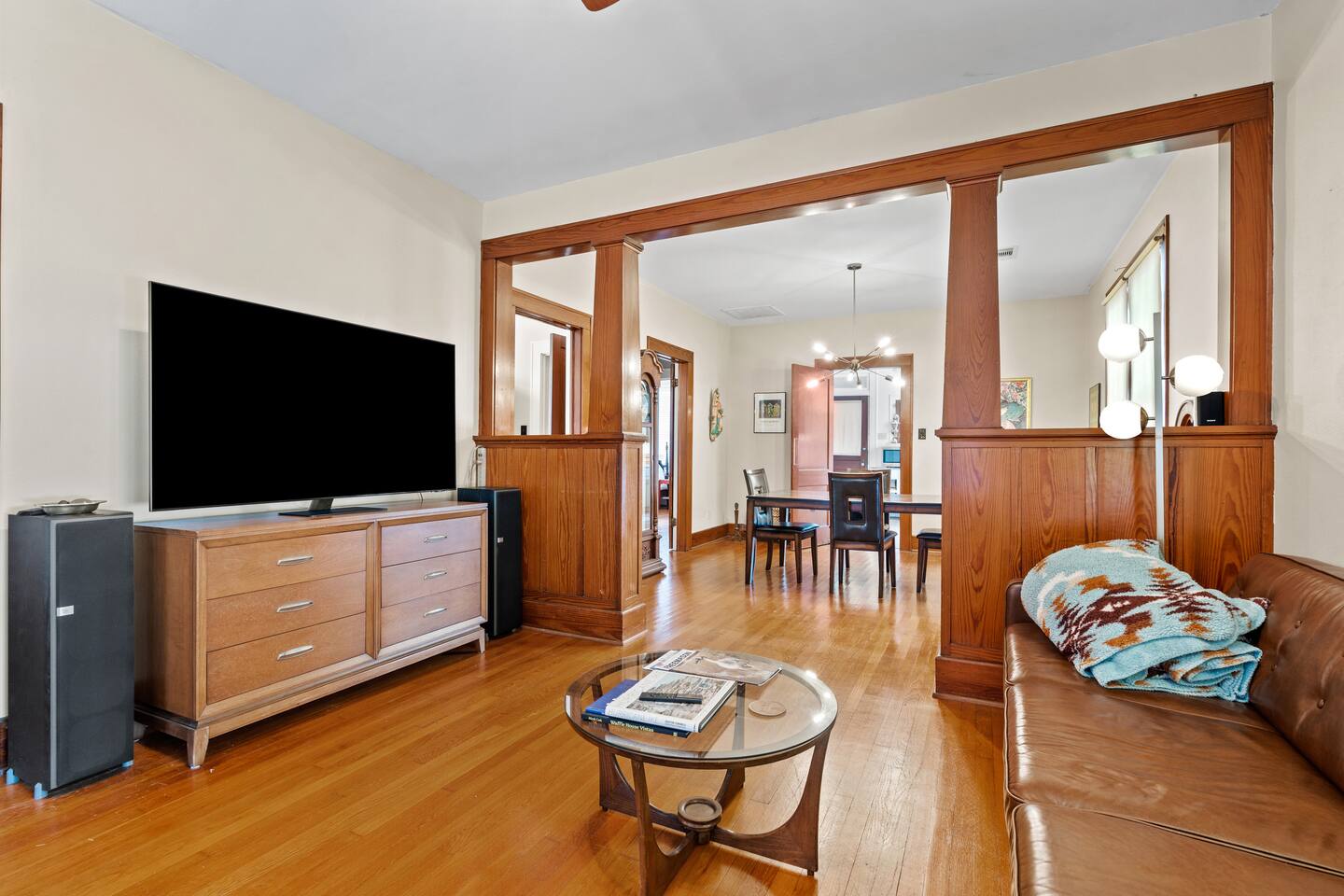 The O Place - Porch, Yard, & King Bed