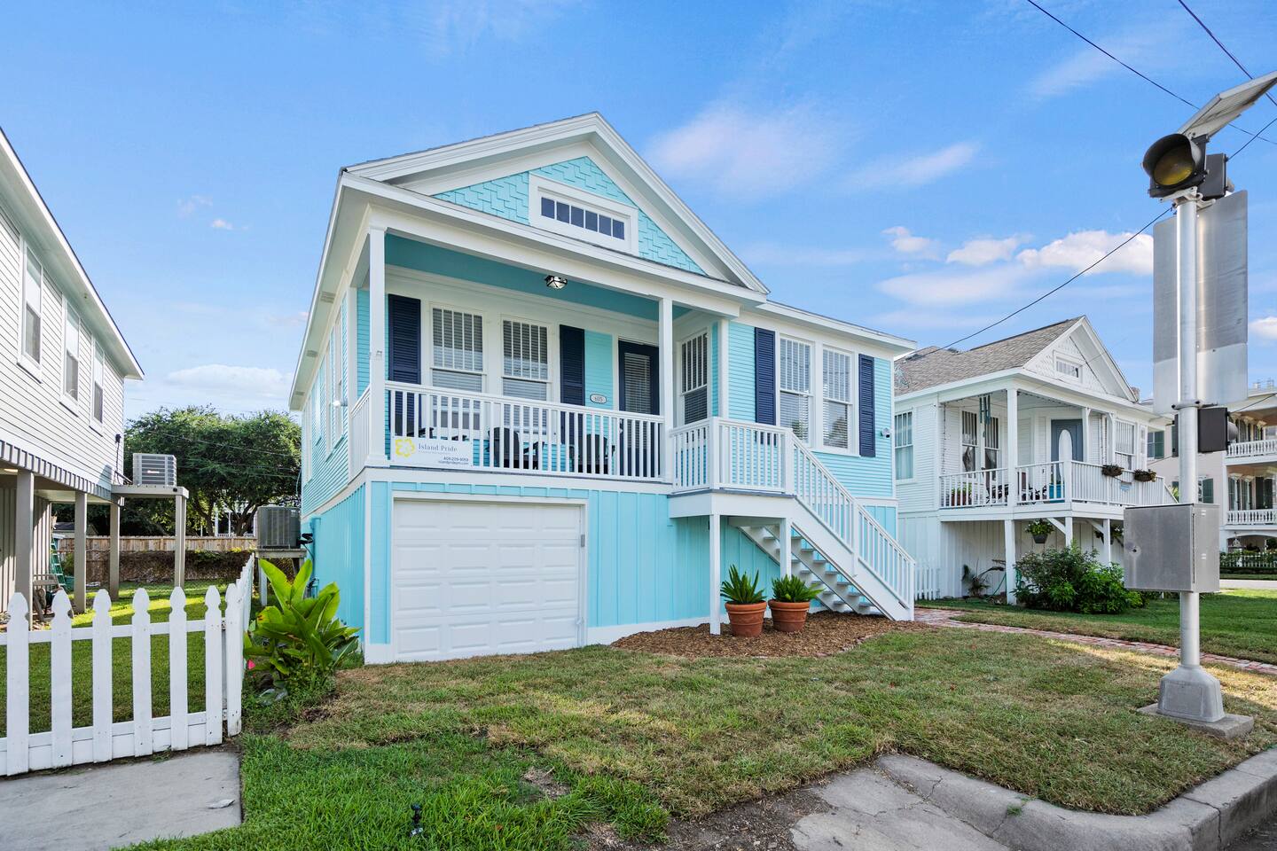 East End Cottage • 2 King Beds • Walk to Beach