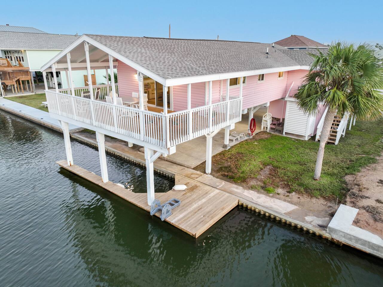 Bayfront Escape • Kayaks, Decks & 2 King Beds